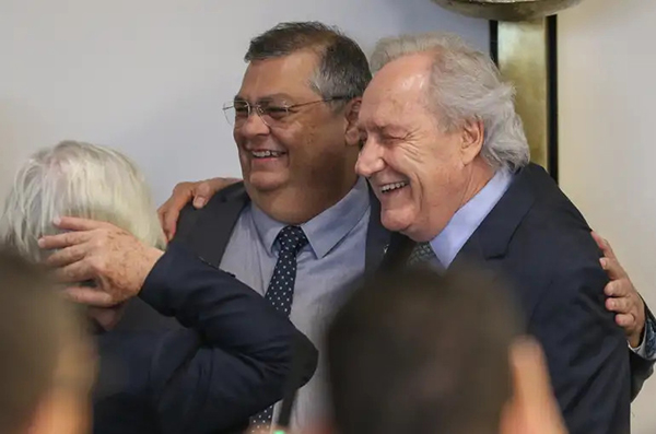 Flávio Dino e seu sucessor no Ministério da Justiça, Ricardo Lewandowski