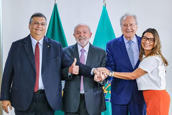 Flávio Dino, Lula, Ricardo Lewandowski e Janja no anúncio do novo ministro da Justiça