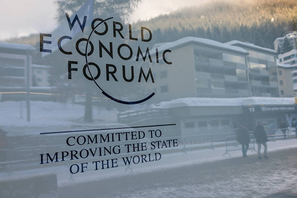 Local em que ocorre encontro anual Fórum Econômico Mundial, em Davos (Suíça) 