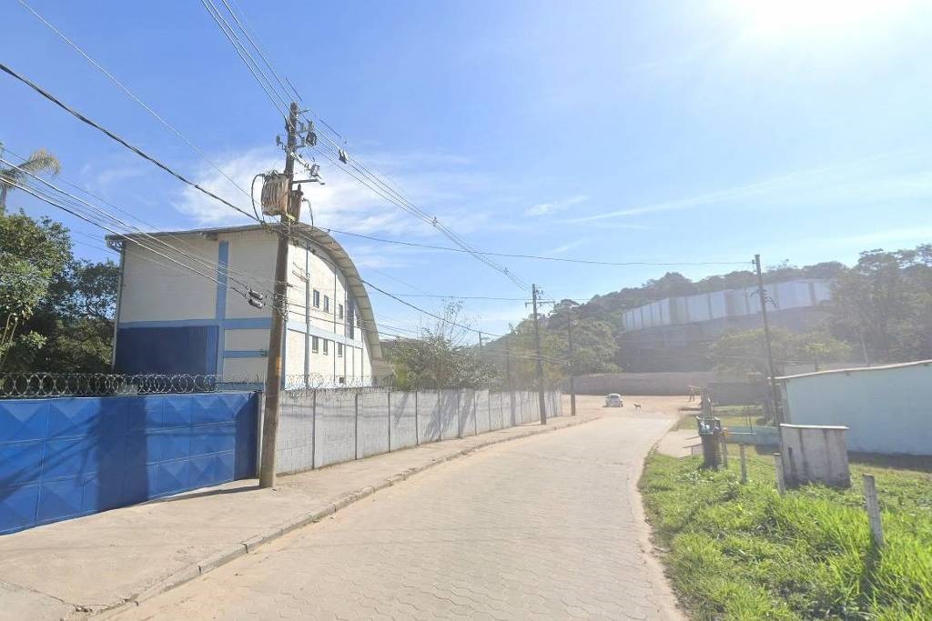 Avião de pequeno porte cai em Rio Grande da Serra (SP) Avião de pequeno porte cai em Rio Grande da Serra (SP)