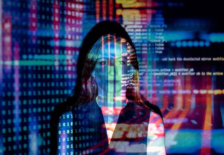 O texto veda o uso de conteúdo 'fabricado ou manipulado de fatos sabidamente inverídicos ou gravemente descontextualizados' com potencial de desequilibrar o pleito