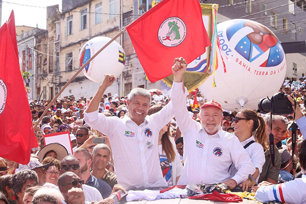 O governador Jerônimo Rodrigues e o presidente Lula participam das comemorações do 2 de Julho