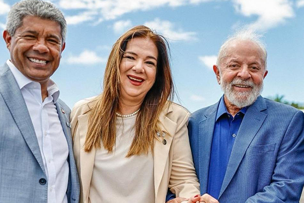 O governador Jerônimo Rodrigues, a primeira-dama Tatiana Velloso e o presidente Lula O governador Jerônimo Rodrigues, a primeira-dama Tatiana Velloso e o presidente Lula