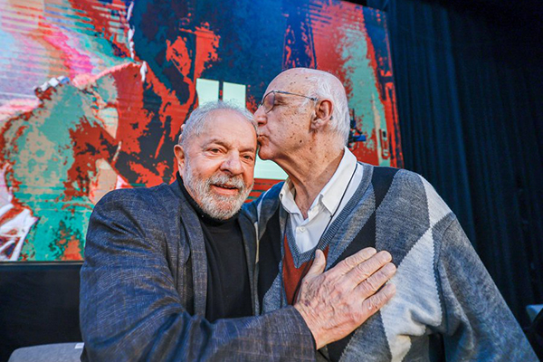 O presidente Lula (PT) com o padre Julio Lancellotti O presidente Lula (PT) com o padre Julio Lancellotti