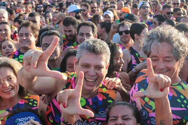 Márcio Macêdo acompanhado de Lurian Lula da Silva, filha do presidente Lula (no canto inferior esquerdo) e de Danilo Segundo (namorado de Lurian, no canto superior esquerdo)