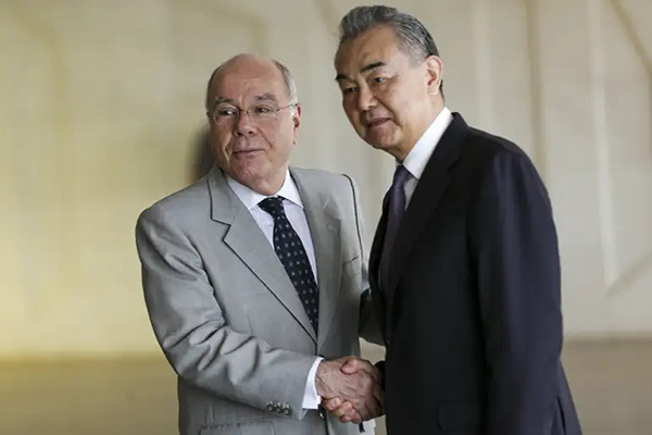 Os chanceleres do Brasil, Mauro Vieira, e da China, Wang Yi, durante encontro no Palácio do Itamaraty, em Brasília Os chanceleres do Brasil, Mauro Vieira, e da China, Wang Yi, durante encontro no Palácio do Itamaraty, em Brasília