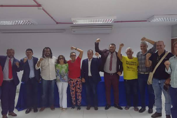 Membros da Federação dos Trabalhadores Públicos do Estado da Bahia (Fetrab)