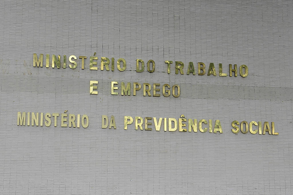Ministério do Trabalho e Emprego e Ministério da Previdência Social Ministério do Trabalho e Emprego e Ministério da Previdência Social