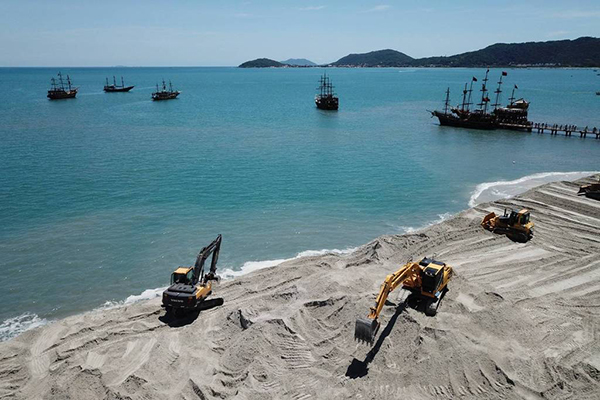 A praia de Canasvieiras, em Florianópolis (SC), foi a primeira a receber obra de alargamento na cidade, em 2020 A praia de Canasvieiras, em Florianópolis (SC), foi a primeira a receber obra de alargamento na cidade, em 2020