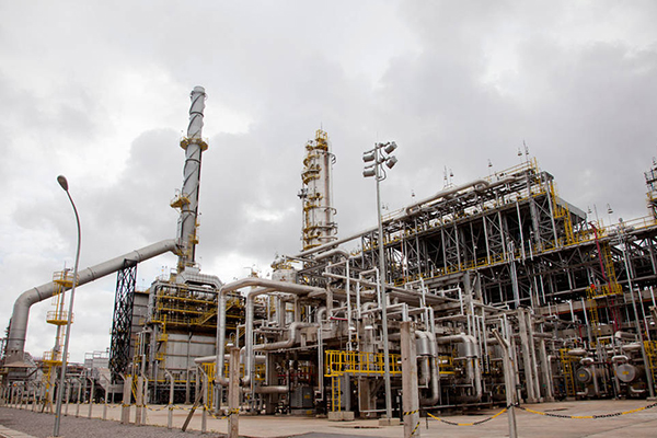 Unidade de destilação atmosférica da Refinaria Abreu e Lima, em Pernambuco Unidade de destilação atmosférica da Refinaria Abreu e Lima, em Pernambuco