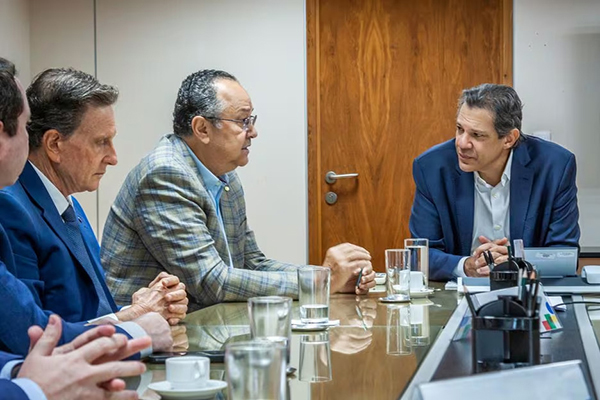 Reunião entre representantes da Frente Parlamentar Evangélica e o ministro Fernando Haddad