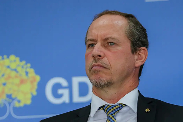 Ricardo Cappelli, presidente da Abdi, abrirá licitação para escolha de plataforma nacional de mensagens Ricardo Cappelli, presidente da Abdi, abrirá licitação para escolha de plataforma nacional de mensagens