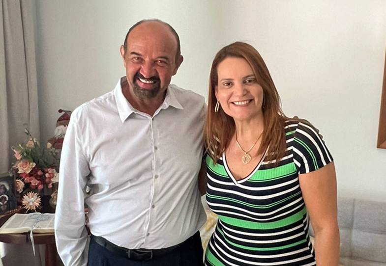 Imagem de Ex-reitor da Uesb, Abel Rebouças declara 'apoio incondicional' à pré-candidatura de Sheila Lemos Imagem de Ex-reitor da Uesb, Abel Rebouças declara 'apoio incondicional' à pré-candidatura de Sheila Lemos
