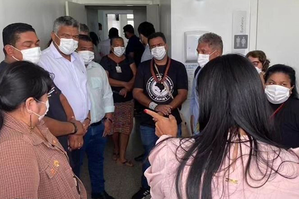 Deputado federal Valmir Assunção e comitiva acopanham resultado dos ataques contra indígenas na Bahia