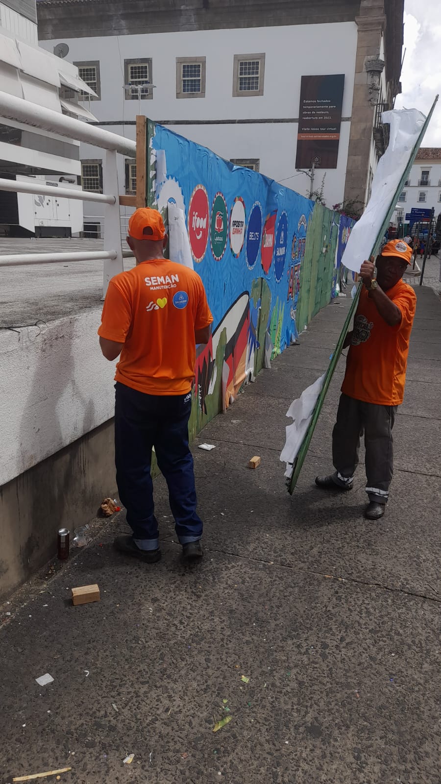 A proteção por tapumes é uma ação preventiva para o resguardo do patrimônio público e realizada pelo setor de carpintaria da Seman