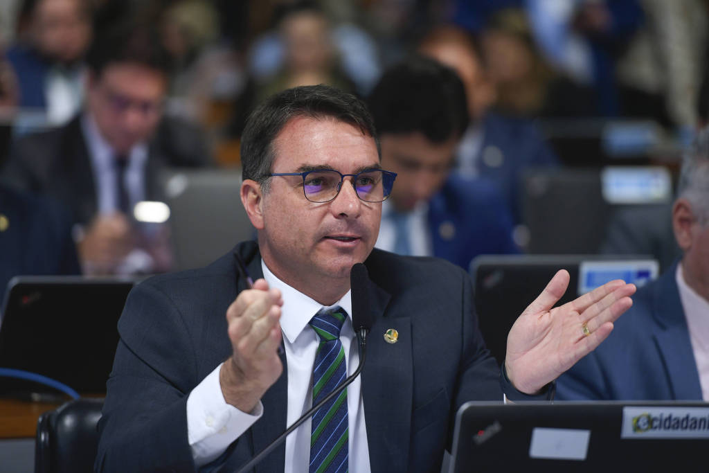 O senador Flávio Bolsonaro (PL-RJ) durante sessão de comissão do Senado, em Brasília O senador Flávio Bolsonaro (PL-RJ) durante sessão de comissão do Senado, em Brasília