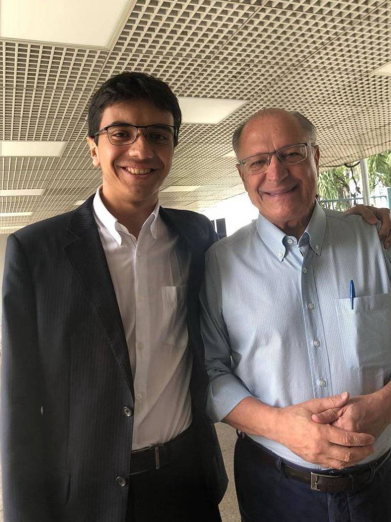 O comentarista Leonardo Grandini ao lado do vice-presidente Geraldo Alckmin, seu correligionário no PSB O comentarista Leonardo Grandini ao lado do vice-presidente Geraldo Alckmin, seu correligionário no PSB