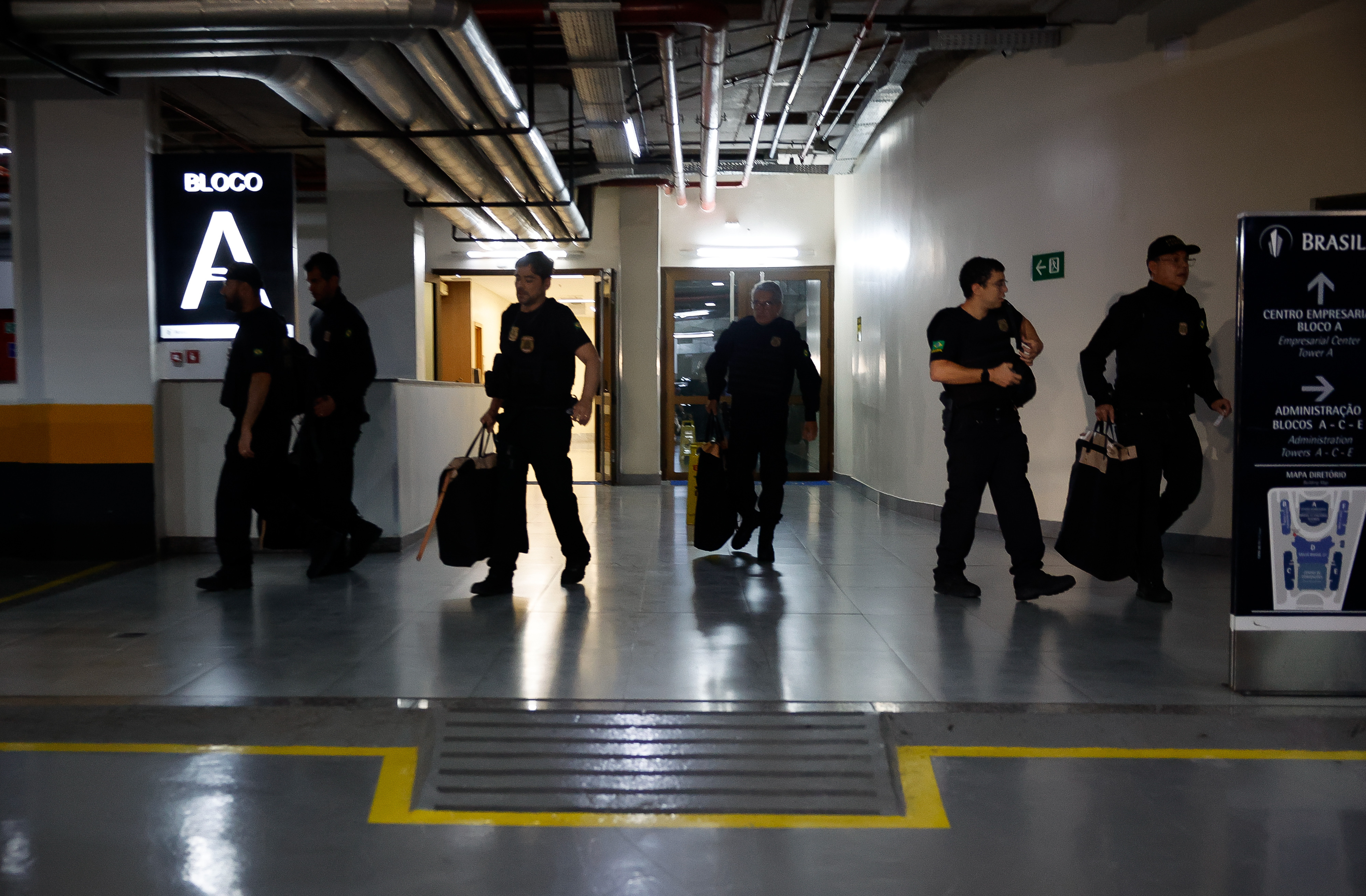Policiais federais deixam o prédio onde fica a sede do PL após cumprirem mandado de busca e apreensão Policiais federais deixam o prédio onde fica a sede do PL após cumprirem mandado de busca e apreensão