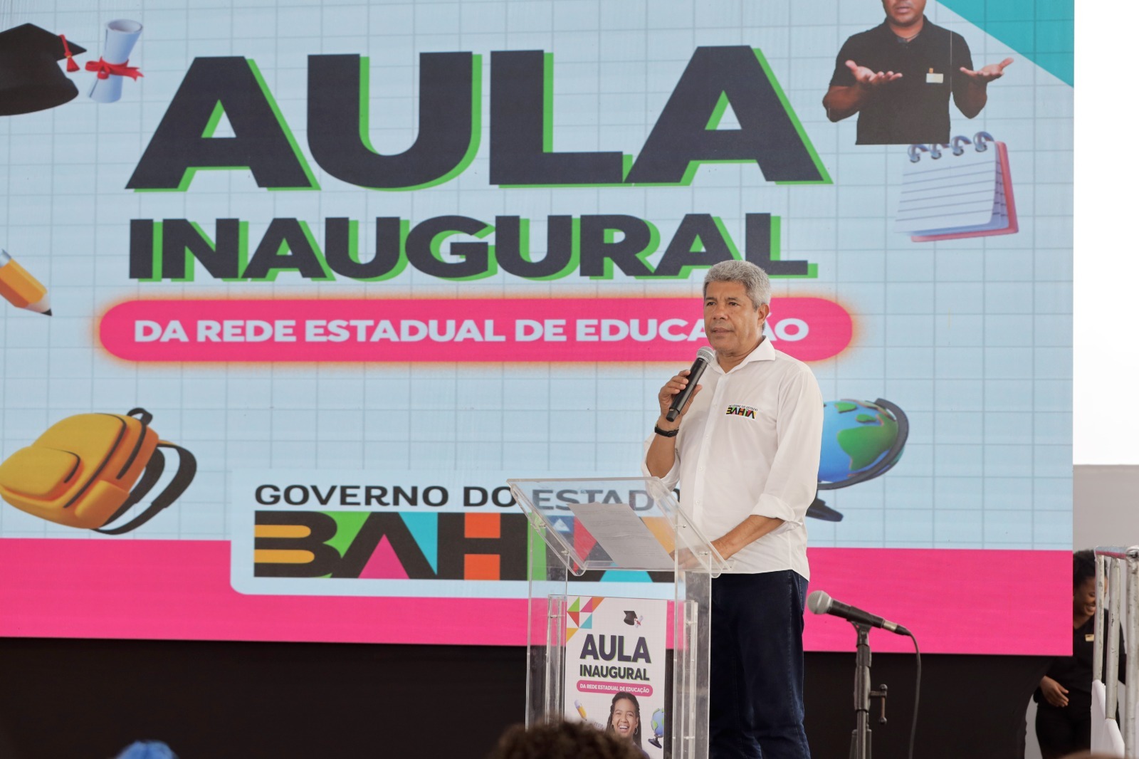 Na ocasião, Jerônimo ainda inaugurou o Colégio Estadual de Tempo Integral Georgina de Melo Erismann, na segunda maior cidade baiana Na ocasião, Jerônimo ainda inaugurou o Colégio Estadual de Tempo Integral Georgina de Melo Erismann, na segunda maior cidade baiana