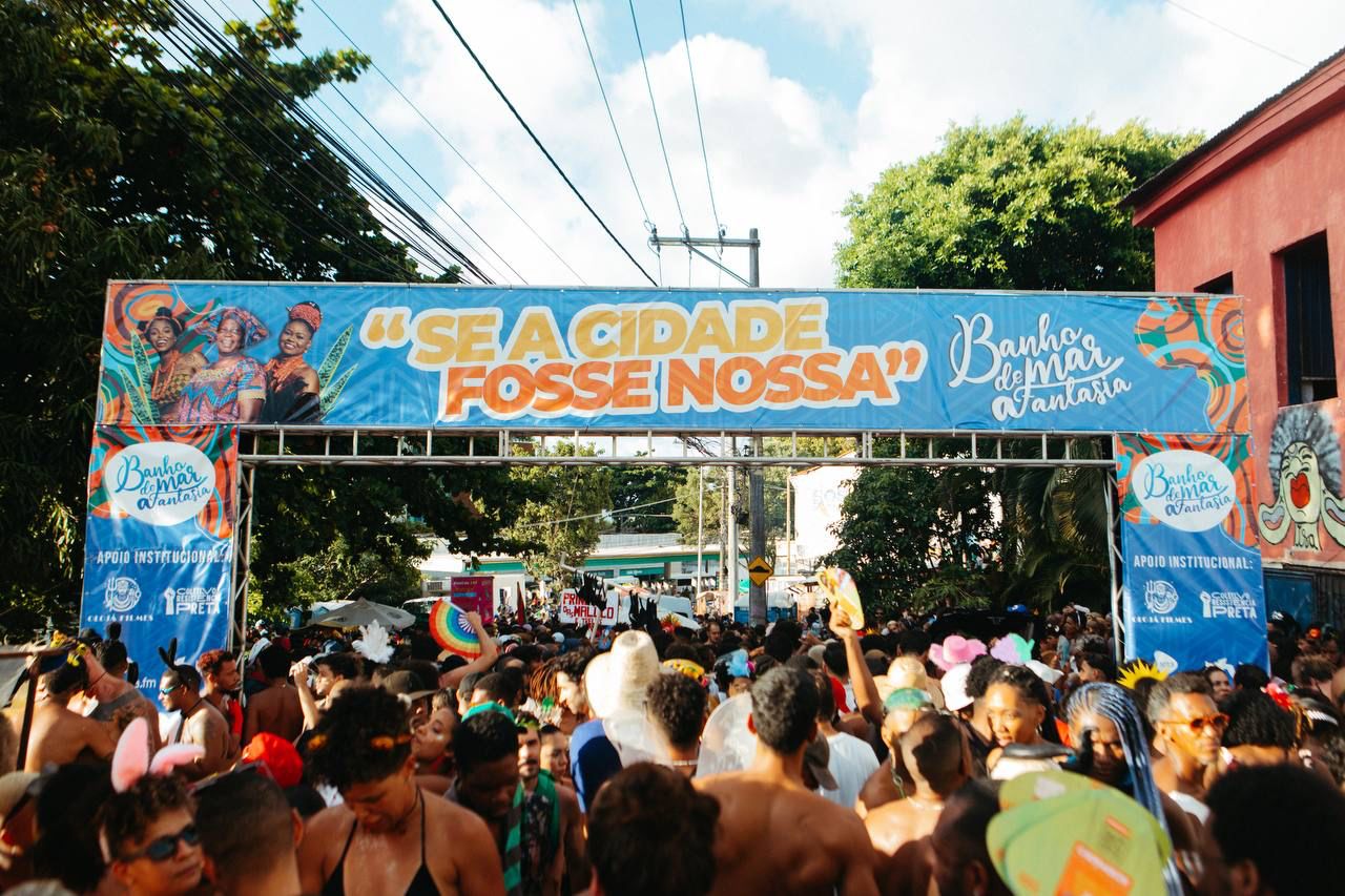 Banho de Mar a Fantasia leva multidão às ruas e lança plataforma ‘Se a cidade fosse nossa’ Banho de Mar a Fantasia leva multidão às ruas e lança plataforma ‘Se a cidade fosse nossa’
