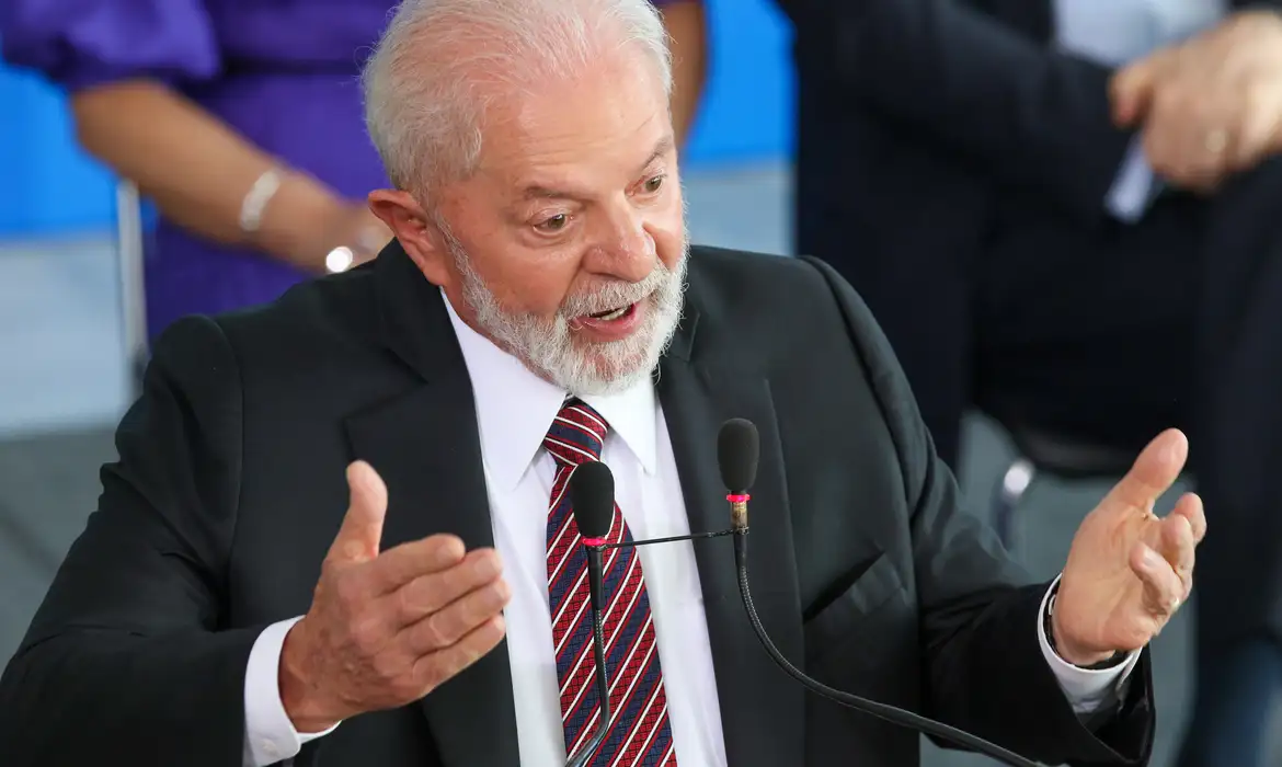 Ginásio educacional foi inaugurado hoje no Rio pelo presidente Lula