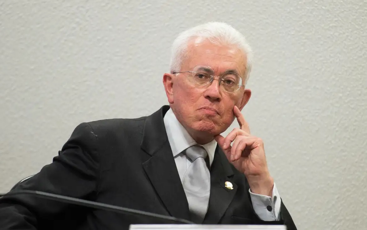 Mangabeira Unger aderiu ao ex-presidente Jair Bolsonaro 