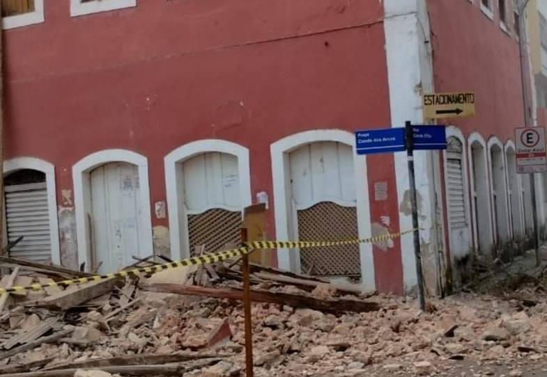 Imagem de Sedur e Iphan decidem demolir segundo pavimento de casarão que desabou no Comércio