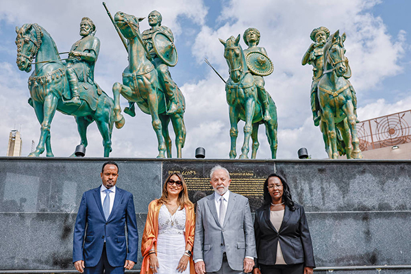 Presidente Lula participa de cerimônia com Abiy Ahmed, premiê da Etiópia, em homenagem a heróis de batalha, em Adis Abeba