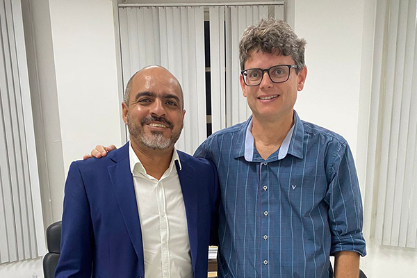 O presidente da (UGT-BA), Marcelo Carvalho, e o vice-reitor da UFBA, Penildon Silva
