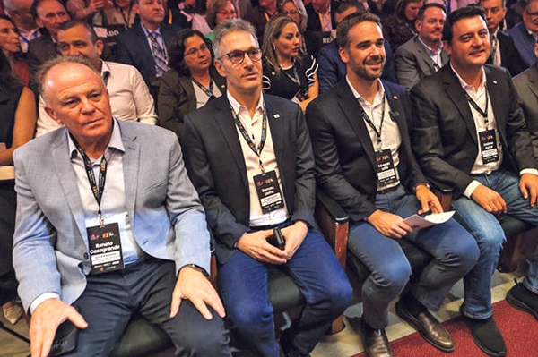 Os governadores Renato Casagrande, Romeu Zema, Eduardo Leite e Ratinho Júnior, reunidos nesta quinta-feira (29) em Porto Alegre