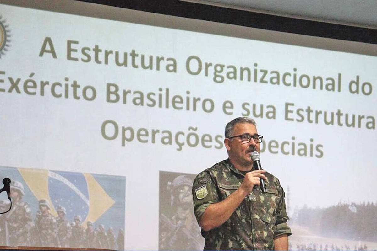 O coronel Bernardo Romão Corrêa Neto 
