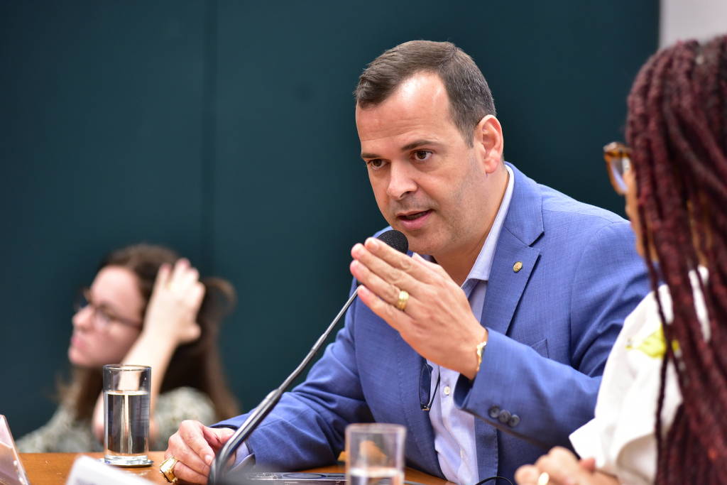 O deputado Gutemberg Reis (MDB - RJ) em audiência pública na Câmara