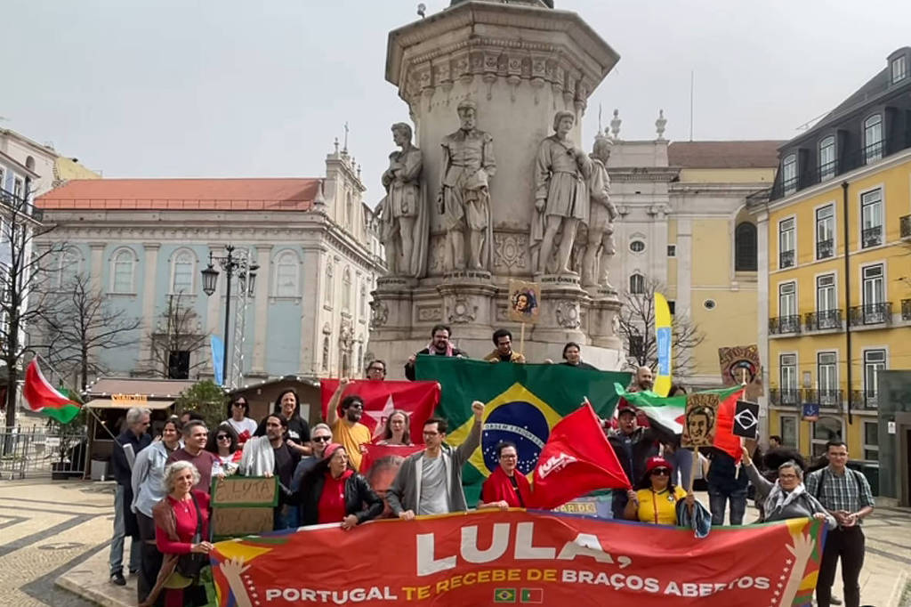 Manifestação em Lisboa com mensagens contra Bolsonaro em defesa de paz na Palestina 