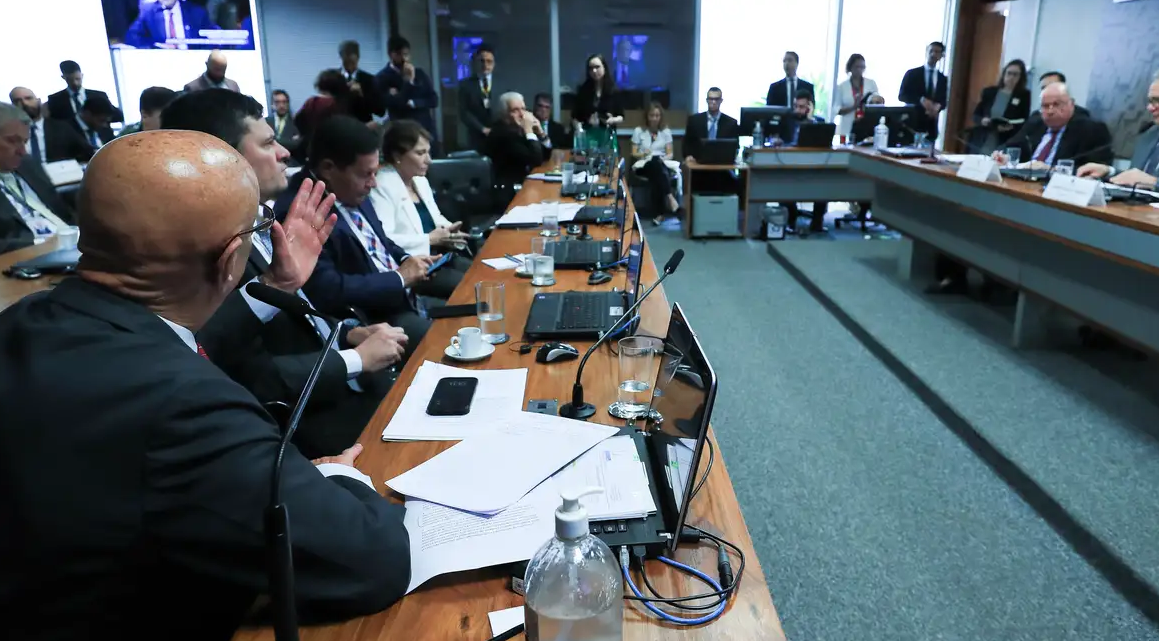 Mauro Vieira foi convidado a falar na Comissão de Relações Exteriores