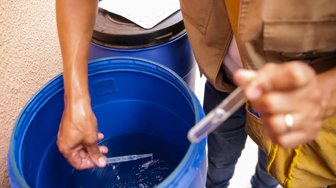 Explosão de casos no país motivou decisão da pasta