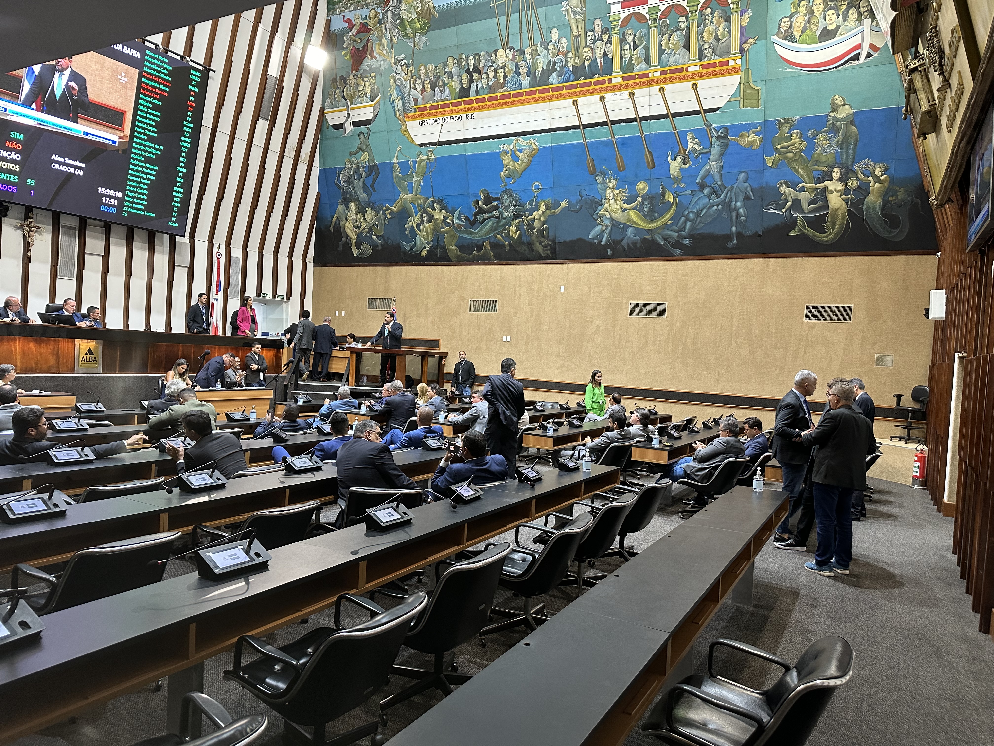 Imagem de Assembleia da Bahia aprova PEC que permite reeleição de Adolfo