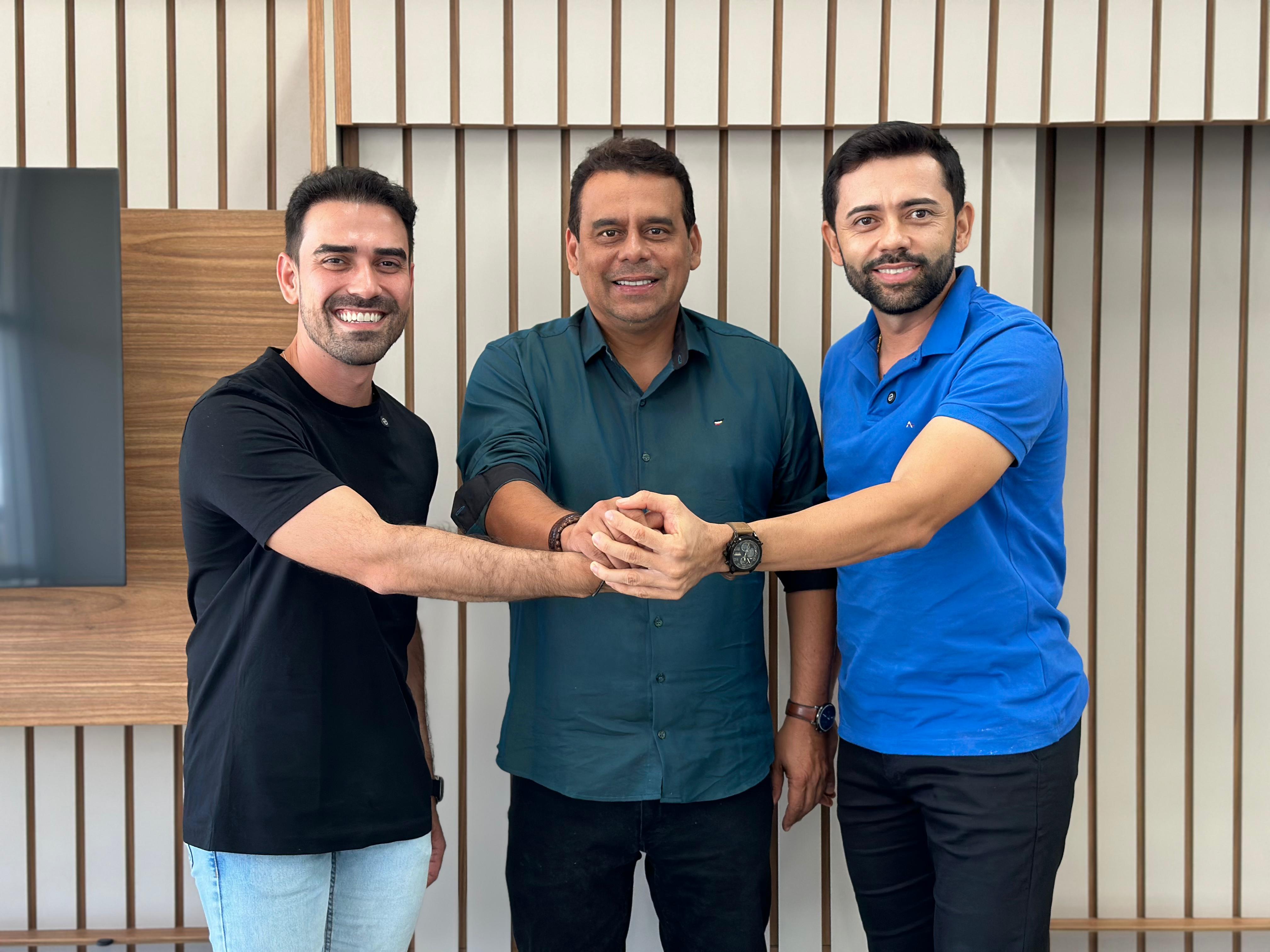 O ato que marcou o apoio de Jean da Guarda a Mariano contou com a presença do prefeito de Luís Eduardo Magalhães, Junior Marabá (PP)