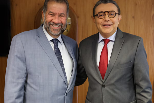 Carlos Lupi e Carlos Siqueira, respectivos presidentes do PDT e do PSB