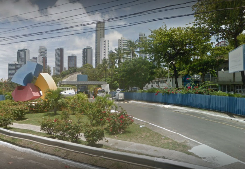 Imagem de Obra do BRT atinge novamente rede da Embasa no Lucaia, em Salvador Imagem de Obra do BRT atinge novamente rede da Embasa no Lucaia, em Salvador