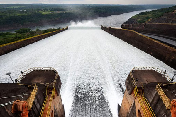 A usina supriu 6% do consumo de energia do Brasil (mais de 46 milhões MWh) e 80% do Paraguai (21 milhões MWh)