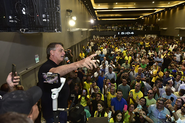 O ex-presidente Jair Bolsonaro (PL) em evento na Igreja Batista Caminho das Árvores (IBCA), em Salvasdor