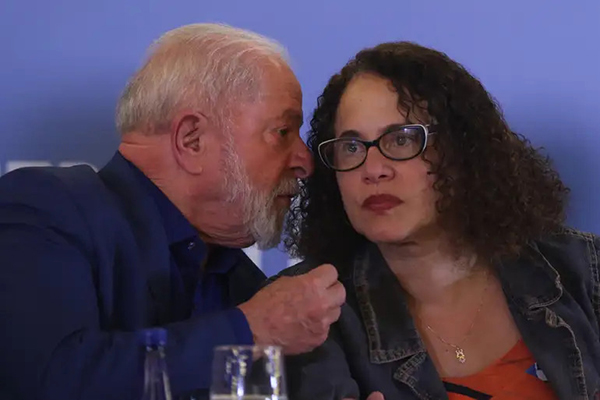 O presidente Lula (PT) e Luciana Santos, ministra de Ciência e Tecnologia