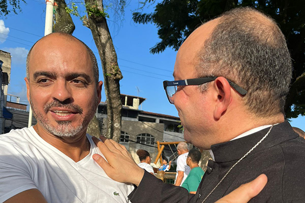 O presidente da UGT-BA, Marcelo Carvalho, com o com o padre Damião Pereira O presidente da UGT-BA, Marcelo Carvalho, com o com o padre Damião Pereira