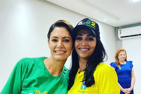 Ex-mulher de Zé Trovão retoma cargo no PL Mulher e agradece Michelle Bolsonaro: ‘sempre justa’ Ex-mulher de Zé Trovão retoma cargo no PL Mulher e agradece Michelle Bolsonaro: ‘sempre justa’