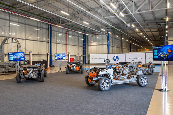 Stellantis apresenta plataformas Bio-Hybrid, que conciliam etanol, gasolina e eletricidade, na fábrica de Betim (MG)