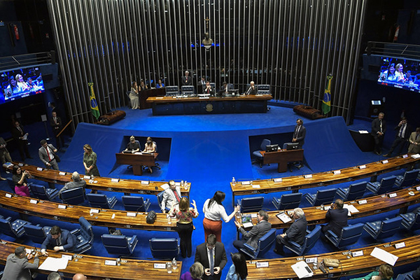 Oposição lembrou promessa de Lula e tentou ampliar para 3 salários mínimos, sem sucesso; texto segue para sanção