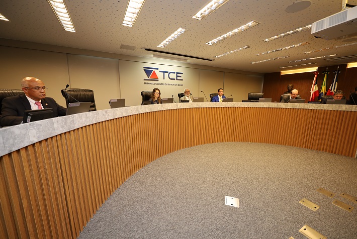 As recomendações expedidas foram para que as unidades da PMBA procurem sanar as falhas apontadas no Relatório de Auditoria e para que aprimorem o acompanhamento dos seus futuros processos de pagamento