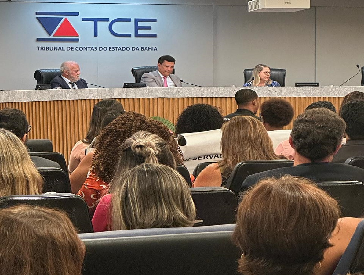 Os presidentes do Tribunal de Contas do Estado, conselheiro Marcus Presídio, e do Tribunal de Contas dos Municípios, Francisco de Souza Andrade Netto, participaram da cerimônia de abertura