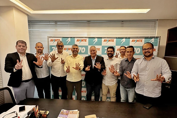 Vereadores e líderes políticos de Irecê se filiam ao Avante