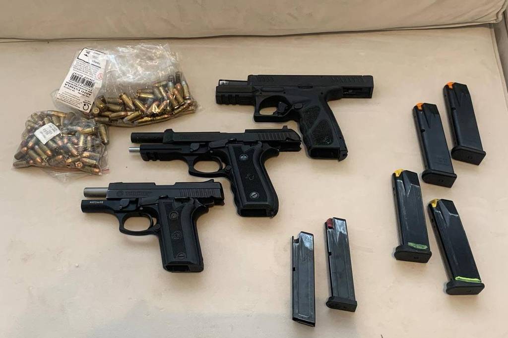 Armas e munições também foram apreendidas durante cumprimento de mandados